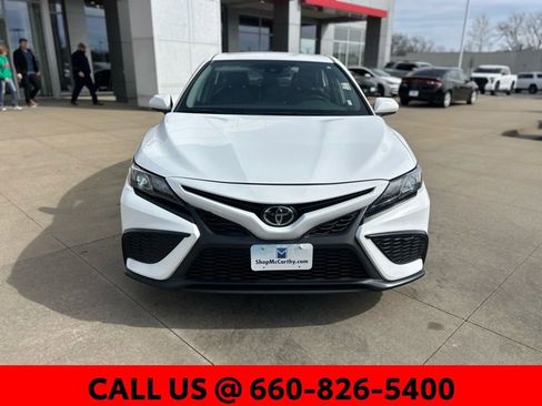 Used 2024 Toyota Camry SE image 2