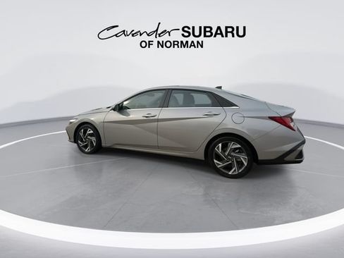 Used 2025 Hyundai Elantra Limited FWD image 6