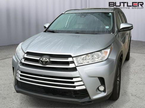 Used 2018 Toyota Highlander XLE FWD image 3