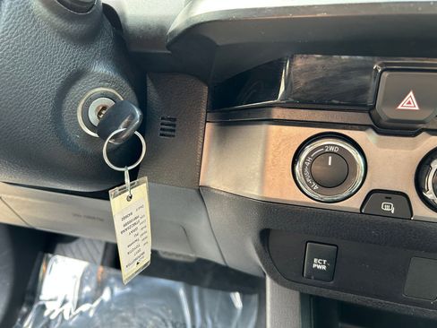 Used 2017 Toyota Tacoma SR w/ Tow Package image 19