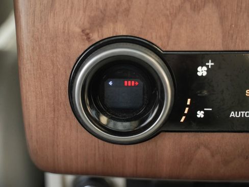 Used 2020 Land Rover Range Rover HSE image 11