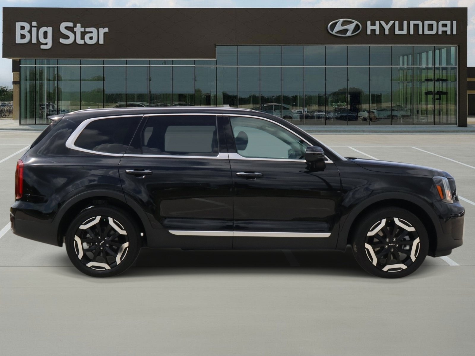 Used 2024 Kia Telluride S w/ S Sunroof Package FWD image 5