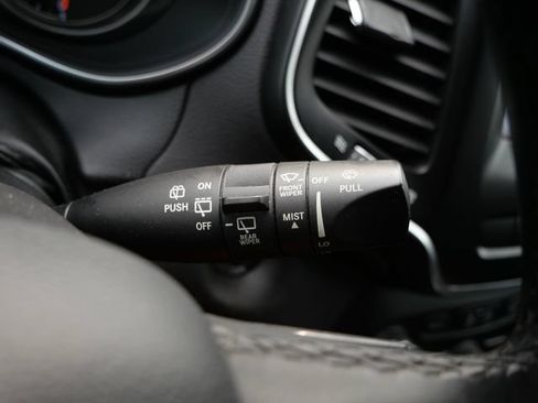 Used 2019 Jeep Cherokee Latitude Plus w/ Cold Weather Group FWD image 20