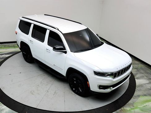 Used 2023 Jeep Wagoneer 4WD image 35