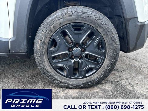 Used 2015 Jeep Renegade Trailhawk w/ Premium Leather Group AWD/4WD image 25