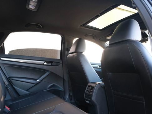 Used 2022 Volkswagen Passat 2.0T R-Line image 20