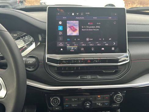 Used 2025 Jeep Compass Trailhawk image 15