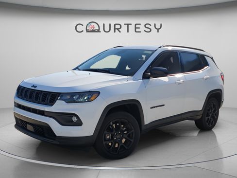 Certified 2025 Jeep Compass Latitude w/ Altitude Special Edition AWD/4WD image 1