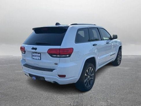 Used 2017 Jeep Grand Cherokee Overland AWD/4WD image 7