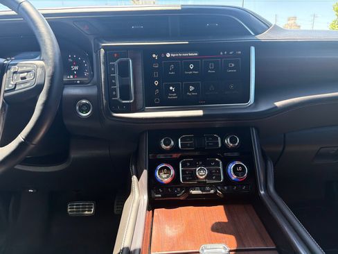 Used 2024 GMC Yukon XL Denali Ultimate AWD/4WD image 29
