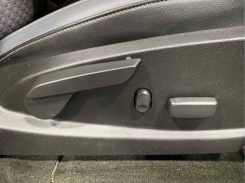 Used 2017 Chevrolet Colorado Z71 image 30