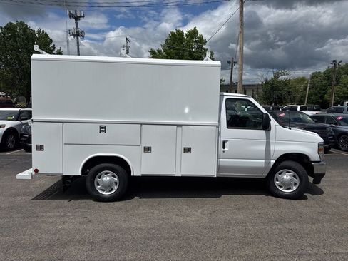 New 2027 Ford E-350 and Econoline 350 Super Duty w/ Power Equipment Group RWD image 4