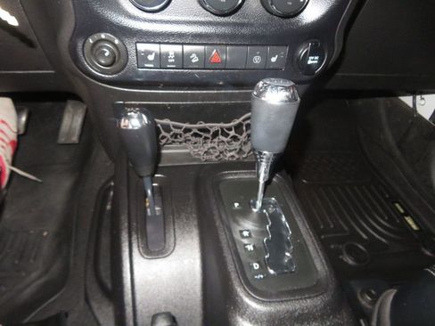 Used 2014 Jeep Wrangler Unlimited Sahara AWD/4WD image 39