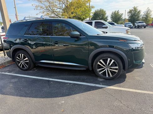 Used 2023 Nissan Pathfinder Platinum w/ Lighting Package (N93) AWD/4WD image 2