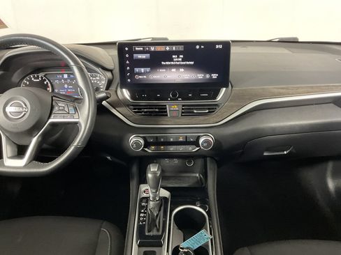 Used 2023 Nissan Altima 2.5 SV w/ SV Premium Package FWD image 16