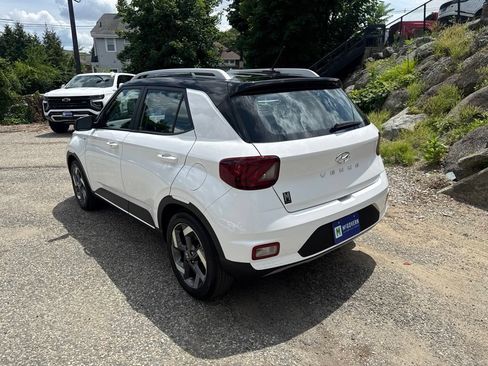 Certified 2024 Hyundai Venue Limited FWD image 4