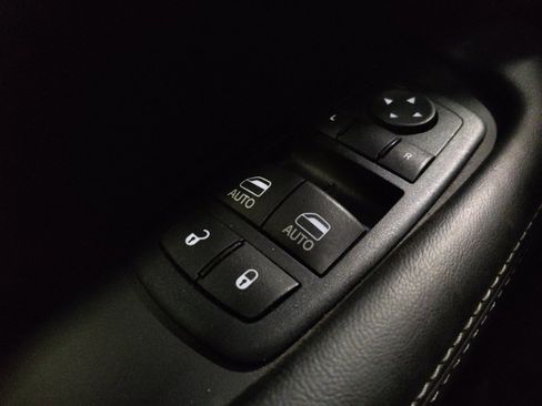 Used 2016 Dodge Challenger SXT RWD image 27