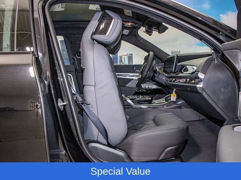 Used 2025 BMW 750e xDrive w/ Executive Package AWD/4WD image 22