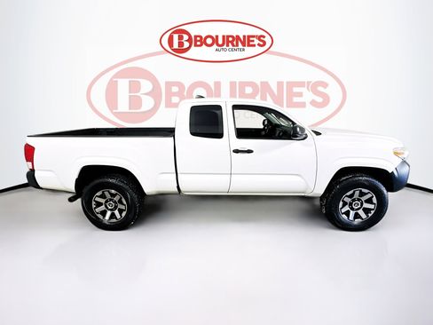 Used 2017 Toyota Tacoma SR image 9