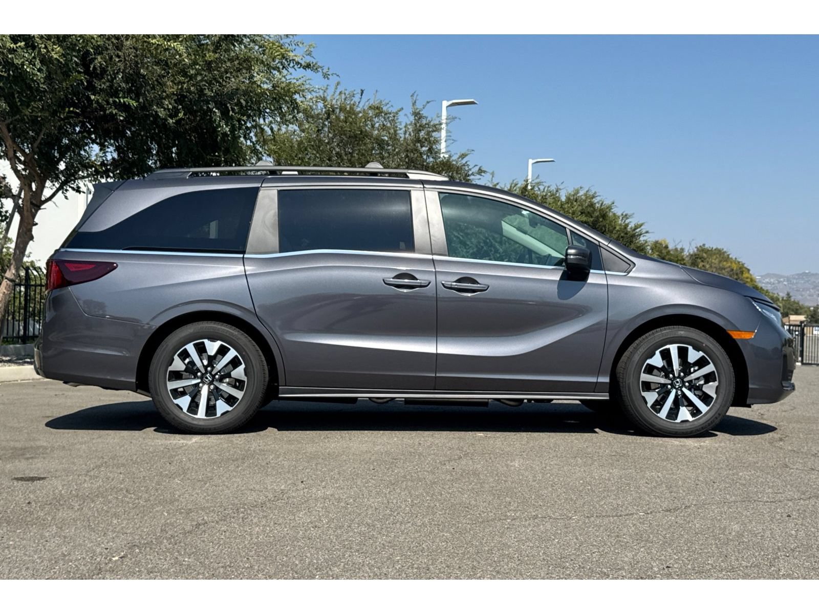 Used 2026 Honda Odyssey EX-L image 2