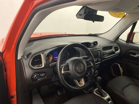 Used 2017 Jeep Renegade Latitude w/ Cold Weather Group image 8