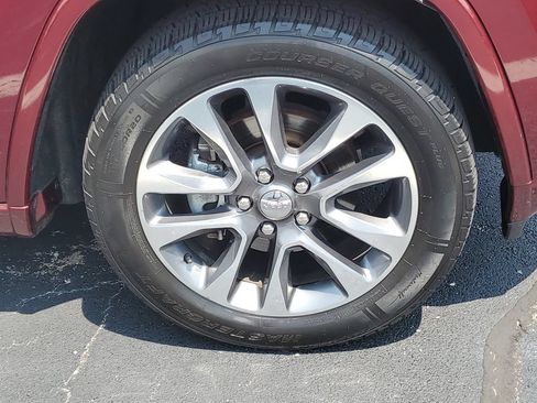 Certified 2017 Jeep Grand Cherokee Overland AWD/4WD image 5