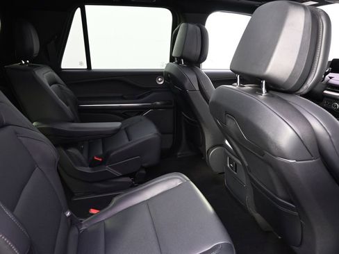 New 2025 Lincoln Navigator L Reserve w/ Jet Appearance Package image 18