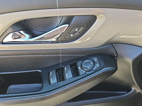 Used 2023 Chevrolet Traverse LT FWD image 22