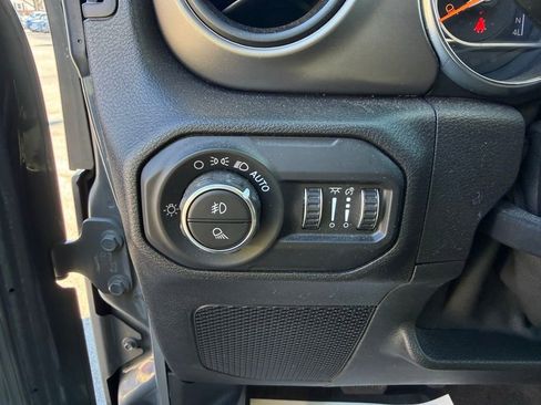 Used 2021 Jeep Gladiator Sport image 14