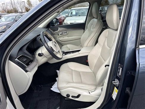 Used 2023 Volvo XC90 B6 Plus image 14
