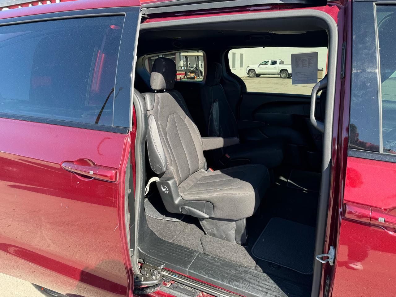 Used 2018 Chrysler Pacifica Touring Plus w/ S Appearance Package FWD image 8