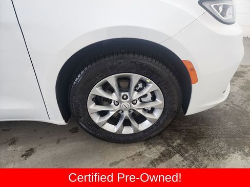 Used 2026 Chrysler Pacifica Limited image 47