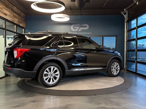 Used 2020 Ford Explorer XLT w/ Equipment Group 202A AWD/4WD image 3