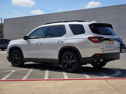 Used 2025 Honda Pilot Black Edition image 5