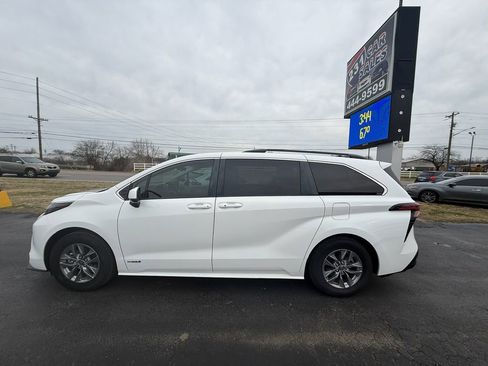 Used 2021 Toyota Sienna LE image 7