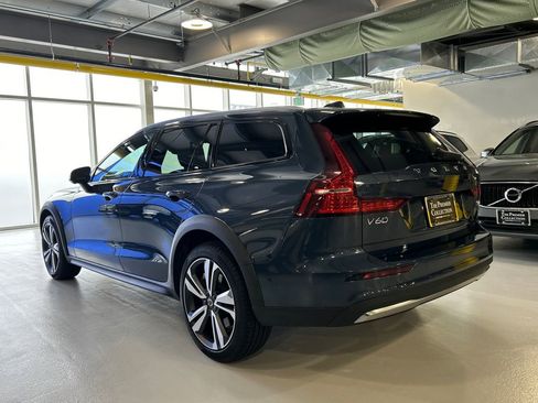 Certified 2025 Volvo V60 B5 Cross Country Plus AWD/4WD image 4