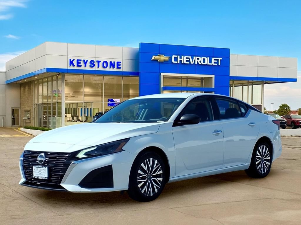 Used 2025 Nissan Altima 2.5 SV FWD image 3