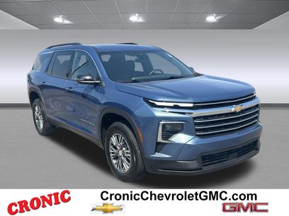 Used 2025 Chevrolet Traverse LT