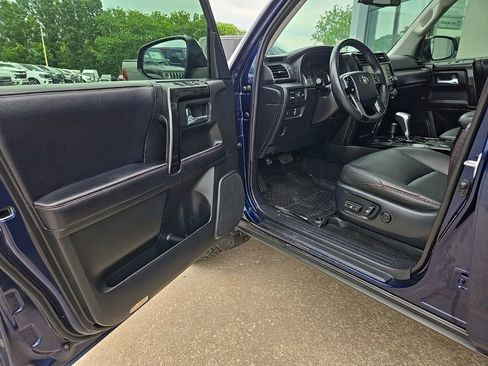 Used 2020 Toyota 4Runner TRD Off-Road Premium w/ Moonroof Package AWD/4WD image 29