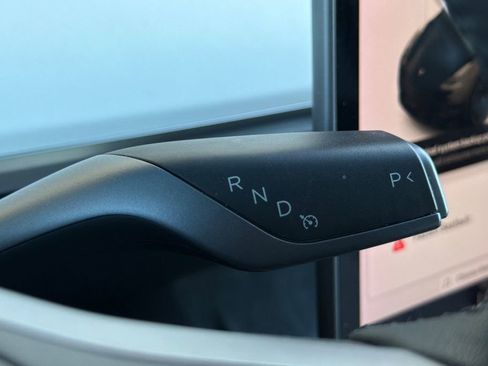 Used 2021 Tesla Model Y Long Range AWD/4WD image 20