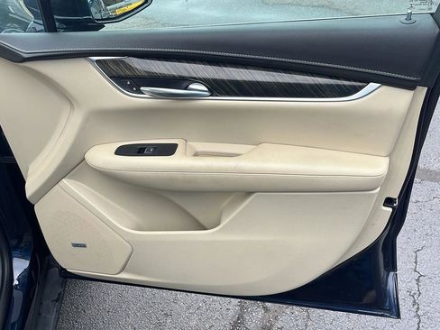 Used 2017 Cadillac XT5 FWD image 30