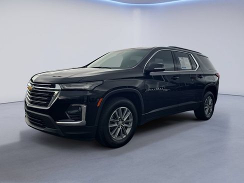 Used 2023 Chevrolet Traverse LT FWD image 1