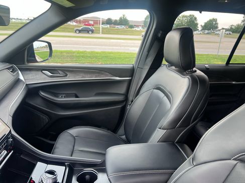 Certified 2025 Jeep Grand Cherokee Limited w/ Luxury Tech Group II RWD image 20