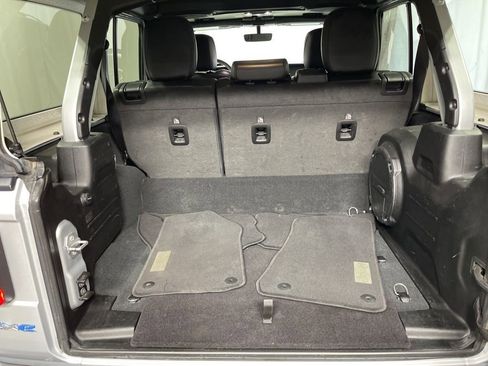 Used 2023 Jeep Wrangler Unlimited Sahara image 31