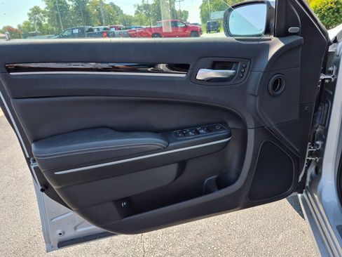 Used 2023 Chrysler 300 S w/ Comfort Group RWD image 10