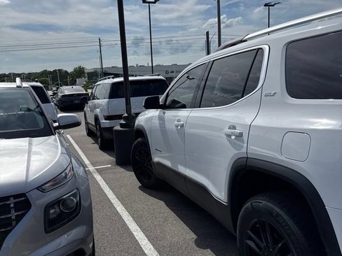 Used 2019 GMC Acadia SLT AWD/4WD image 7