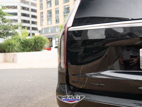 Used 2022 Cadillac Escalade ESV Premium Luxury image 50