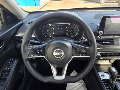Used 2024 Nissan Altima 2.5 SV image 10