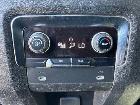 Used 2022 Chevrolet Suburban LS image 26