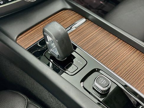 Used 2023 Volvo XC60 B5 Plus w/ Protection Package Premier image 17